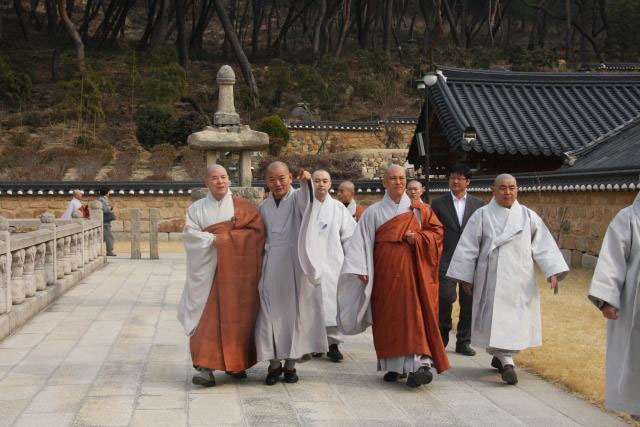 ������ ��ü�� ȸ���� ���� ��δ��� �������ȸ