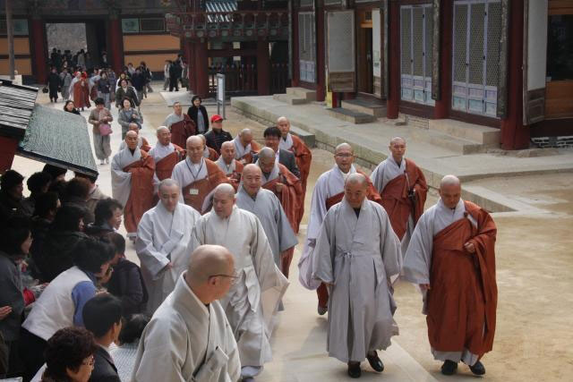 ������ ��ü�� ȸ���� ���� ��δ��� �������ȸ