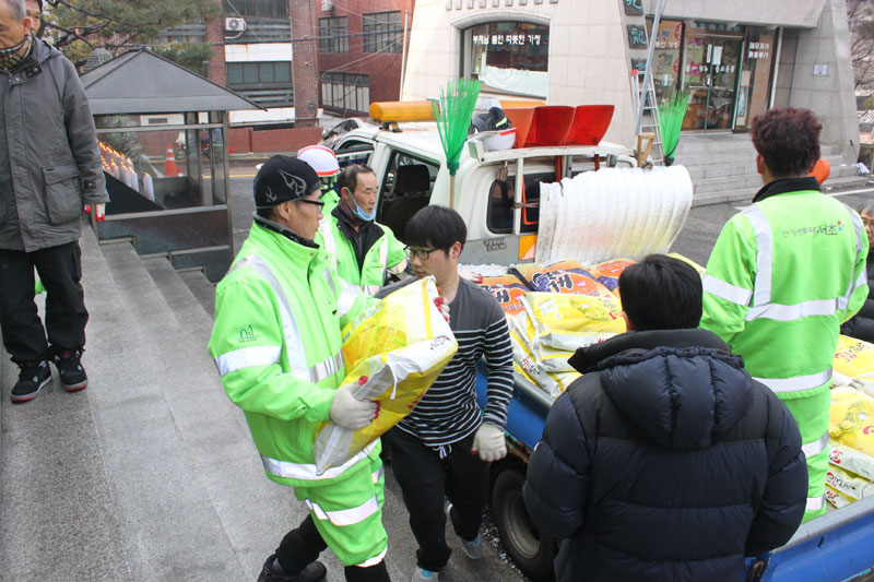 �ں񳪴� ����� ���޽�