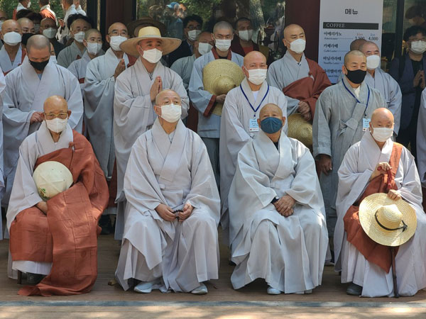 ��17�� ��ȸ�ǿ� �������� ���� �� �ٺ��(2020�� 10�� 2�� �뵵��)