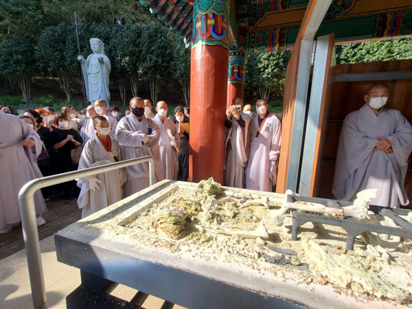 ��17�� ��ȸ�ǿ� �������� ���� �� �ٺ��(2020�� 10�� 2�� �뵵��)