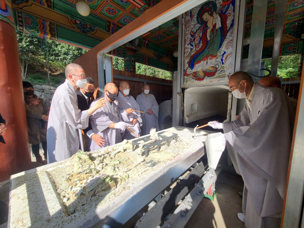 ��17�� ��ȸ�ǿ� �������� ���� �� �ٺ��(2020�� 10�� 2�� �뵵��)