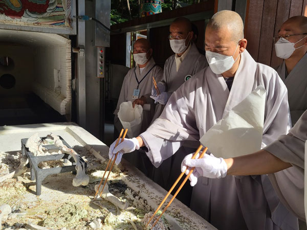 ��17�� ��ȸ�ǿ� �������� ���� �� �ٺ��(2020�� 10�� 2�� �뵵��)