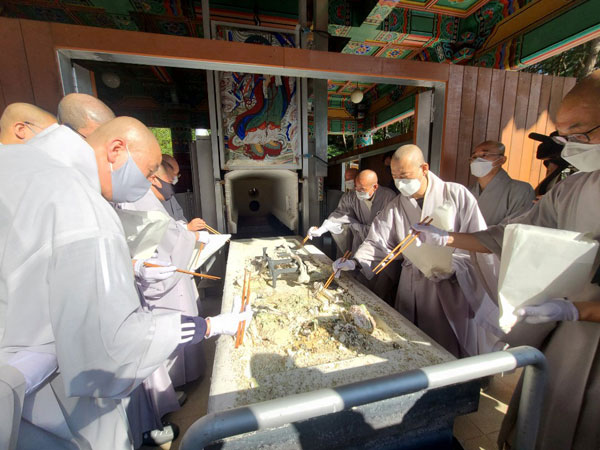 ��17�� ��ȸ�ǿ� �������� ���� �� �ٺ��(2020�� 10�� 2�� �뵵��)