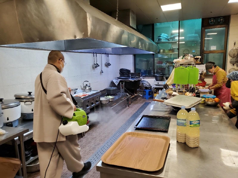 �ڷγ�19 Ȯ������� ���� �濪�ҵ��ǽ�(11��30��)