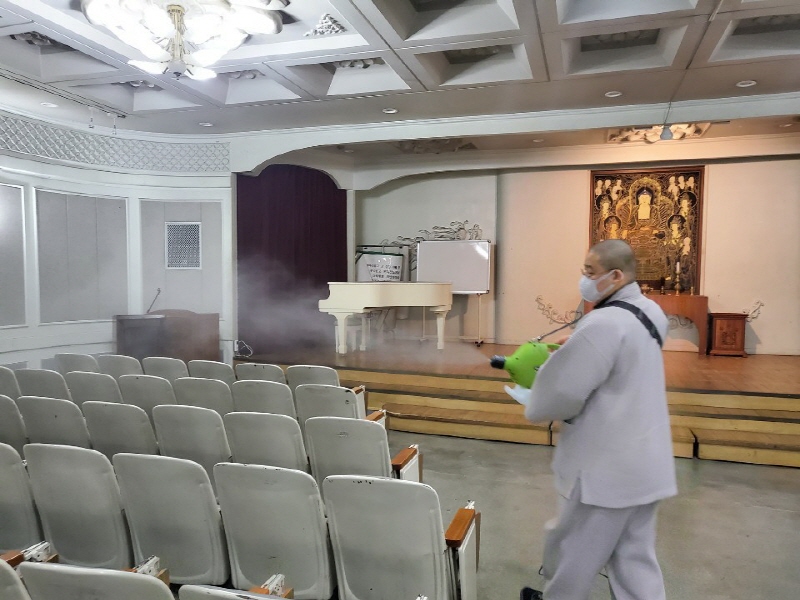 �ڷγ�19 Ȯ������� ���� �濪�ҵ��ǽ�(11��30��)