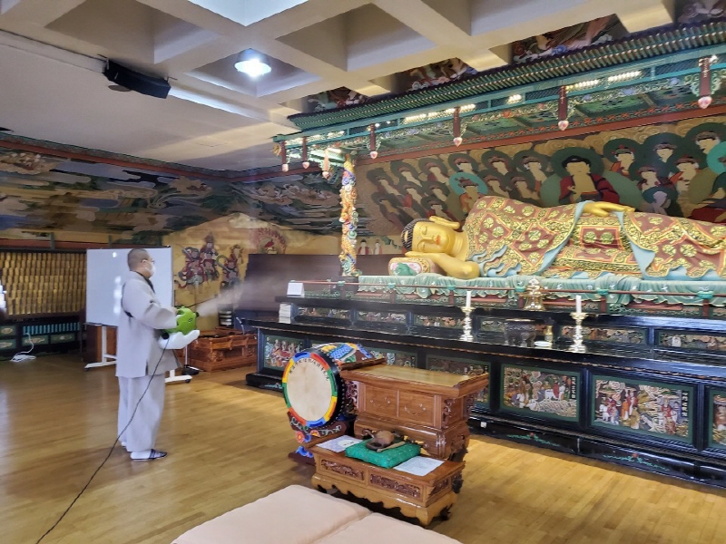 �ڷγ�19 Ȯ������� ���� �濪�ҵ��ǽ�(11��30��)