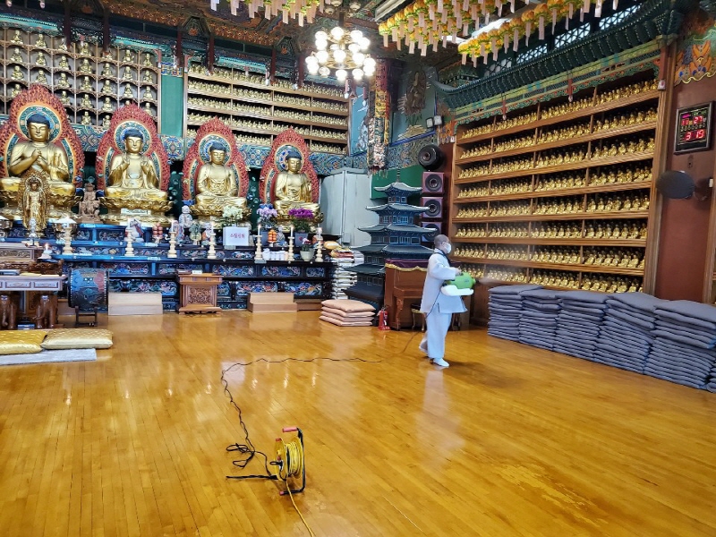 �ڷγ�19 Ȯ������� ���� �濪�ҵ��ǽ�(11��30��)