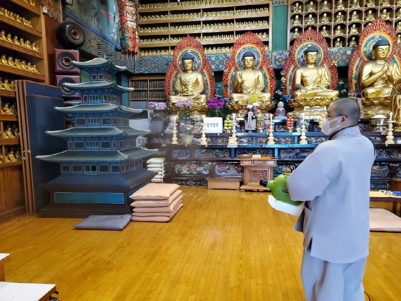 �ڷγ�19 Ȯ������� ���� �濪�ҵ��ǽ�(11��30��)